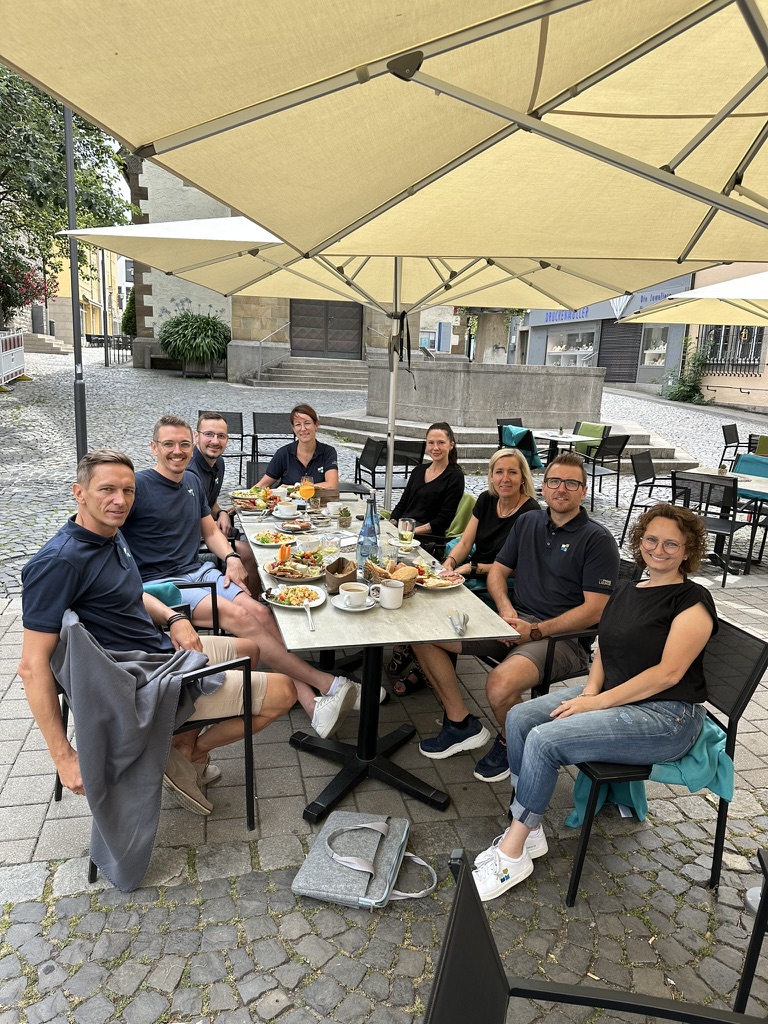 Team der Finanzlounge beim gemeinsamen Mittagessen